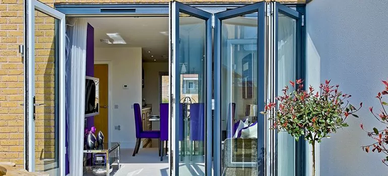 Commercial Door Glass Repair in Lake Magdalene, FL